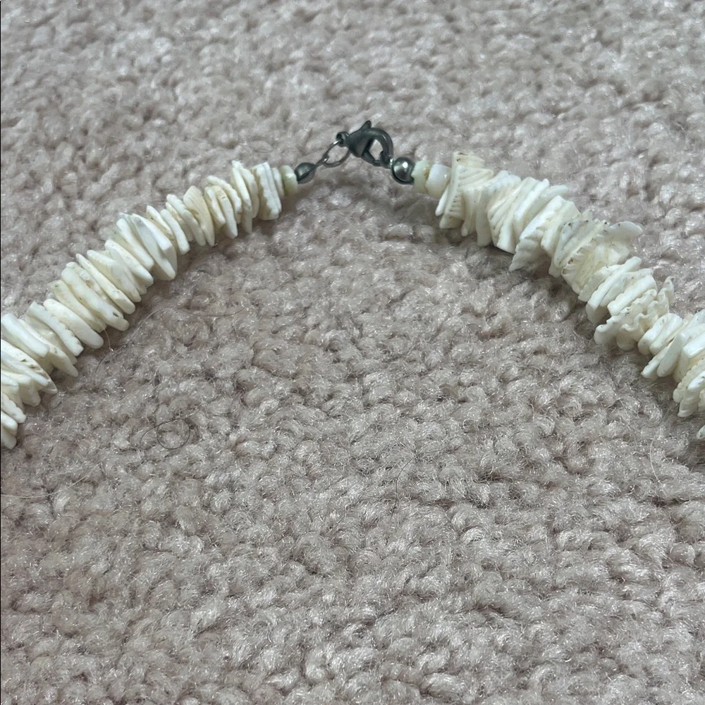 Cream Shell Necklace - Picture 2 of 3